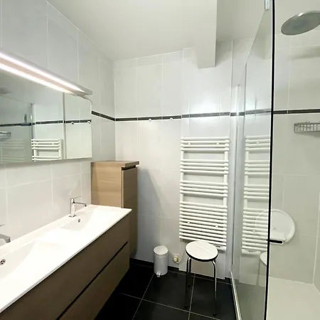 Near Marina דירה