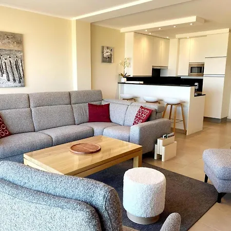 Near Marina ניופורט